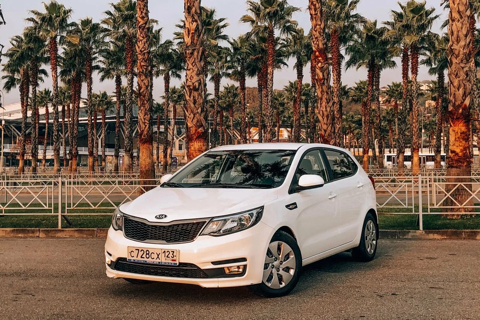 Kia Rio 2017 белый. Киа Рио хэтчбек 2015 белый. Kia Rio 2016 белая. Kia Rio 2017 хэтчбек. Купить киа рио белая