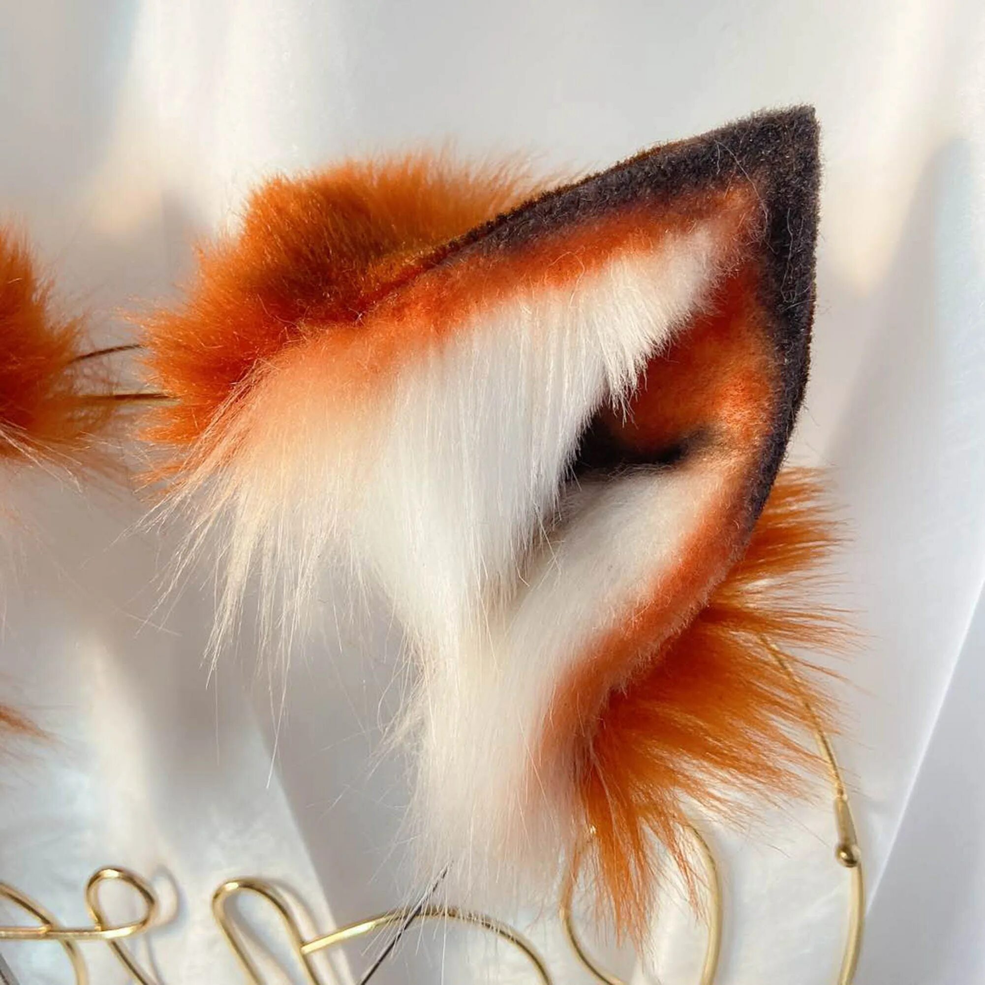 Fox ears. Ушки лисички. Лисьи ушки на ободке. Лисьи уши. Уши лисы.