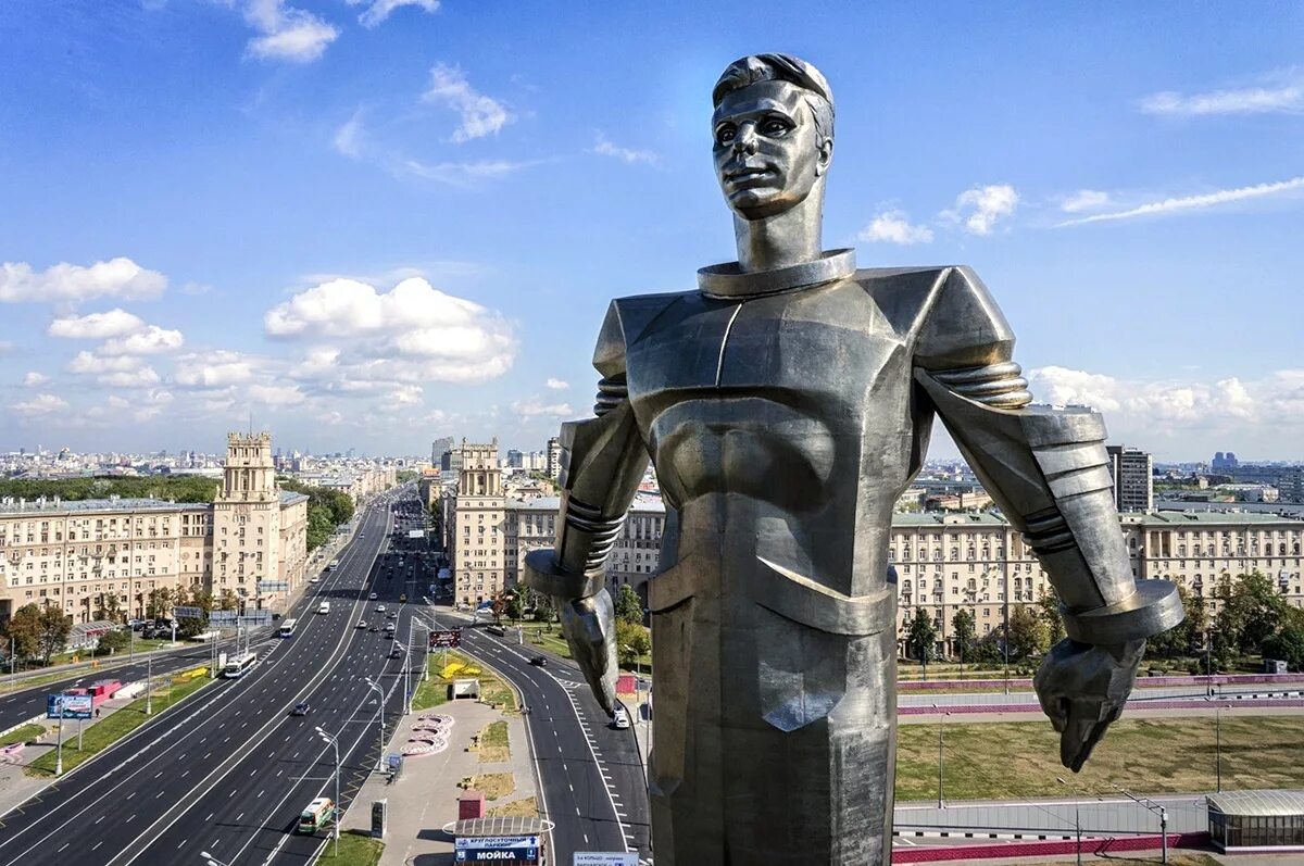 В каком городе памятник гагарину. Памятник Гагарину на Ленинском проспекте. Памятник Юрию Гагарину в Москве. Памятник Юрию Гагарину Ленинский проспект. Памятник Юри. Гагарину в Москве.