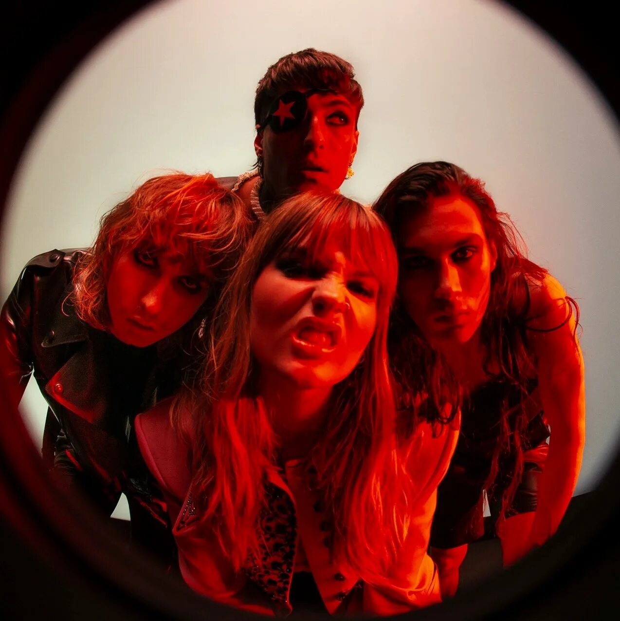 Группа maneskin i wanna be your slave. Maneskin gossip feat tom. Gossip maneskin текст. Maneskin gossip feat tom. Maneskin рок-группа.