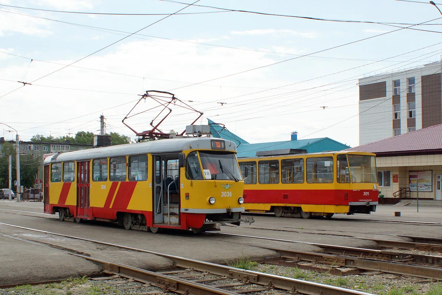 Движение трамваев барнаул. Трамвай Барнаул. Татра т3. Tatra t6b5su Барнаул. Трамвай Татра.