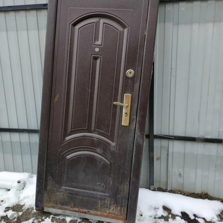 Дверь б у новосибирск. Входные двери б.у. Двери железные входные б/у. Дверь металлическая б у. Двери железные входные б/у 2.