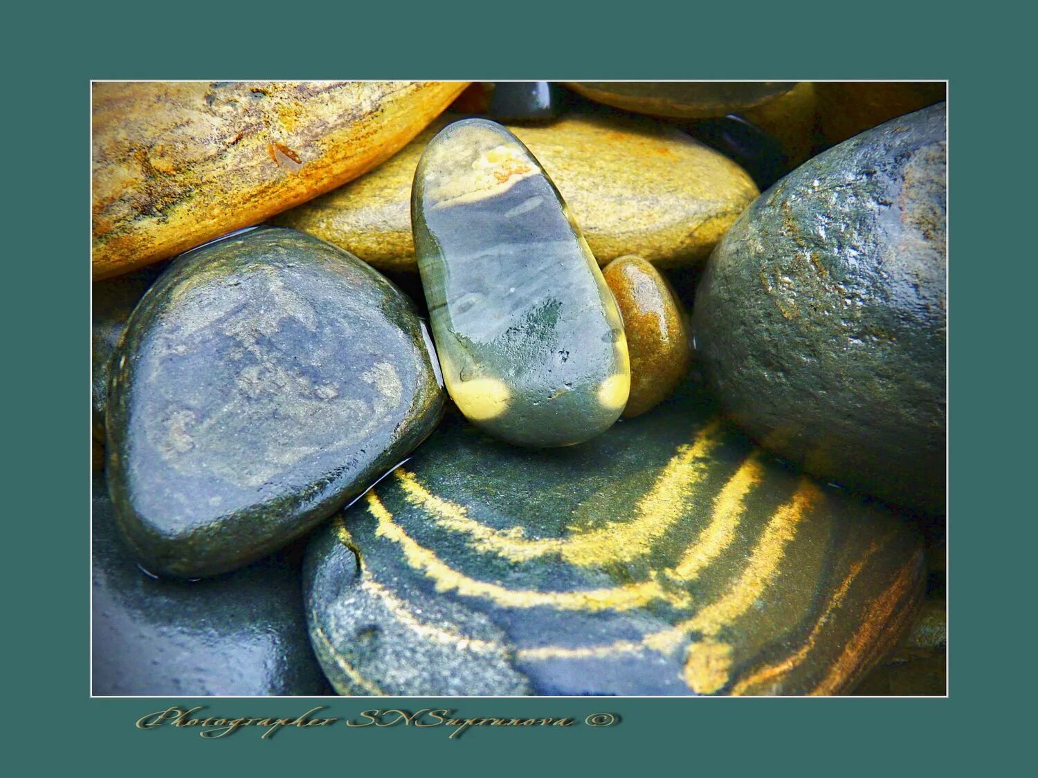 The two stones. Картина камни. Картина валуны. Яркий одиночный камень картина.