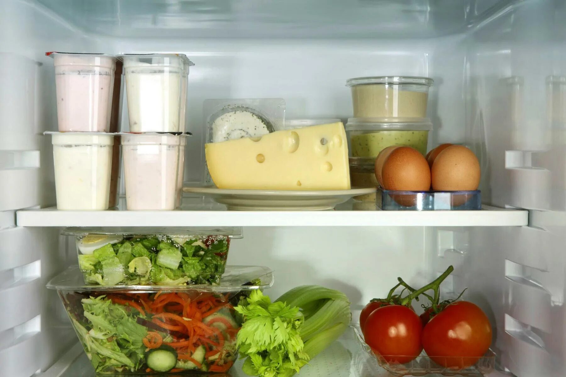 Необходимые товары для жизни. Холодильник с продуктами. Хранение продуктов. Проддуктыв холодильнике. Хранение продуктов в холодильнике.