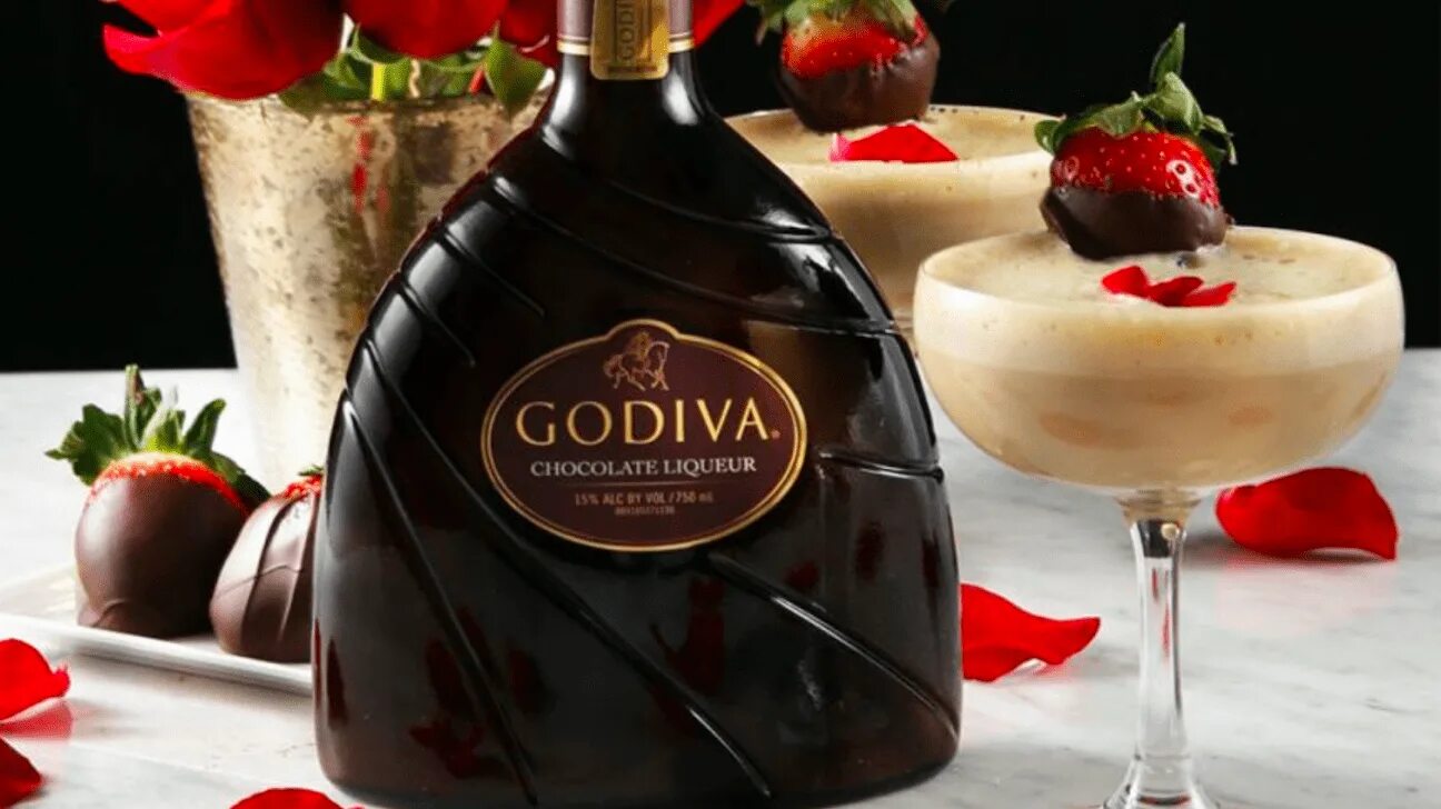 Grand choco. Шоколадный ликер Годива. Шоколадный ликёр Godiva Chocolate. Монте Чоко ликер Айриш Крим. Шоколад с ликером.