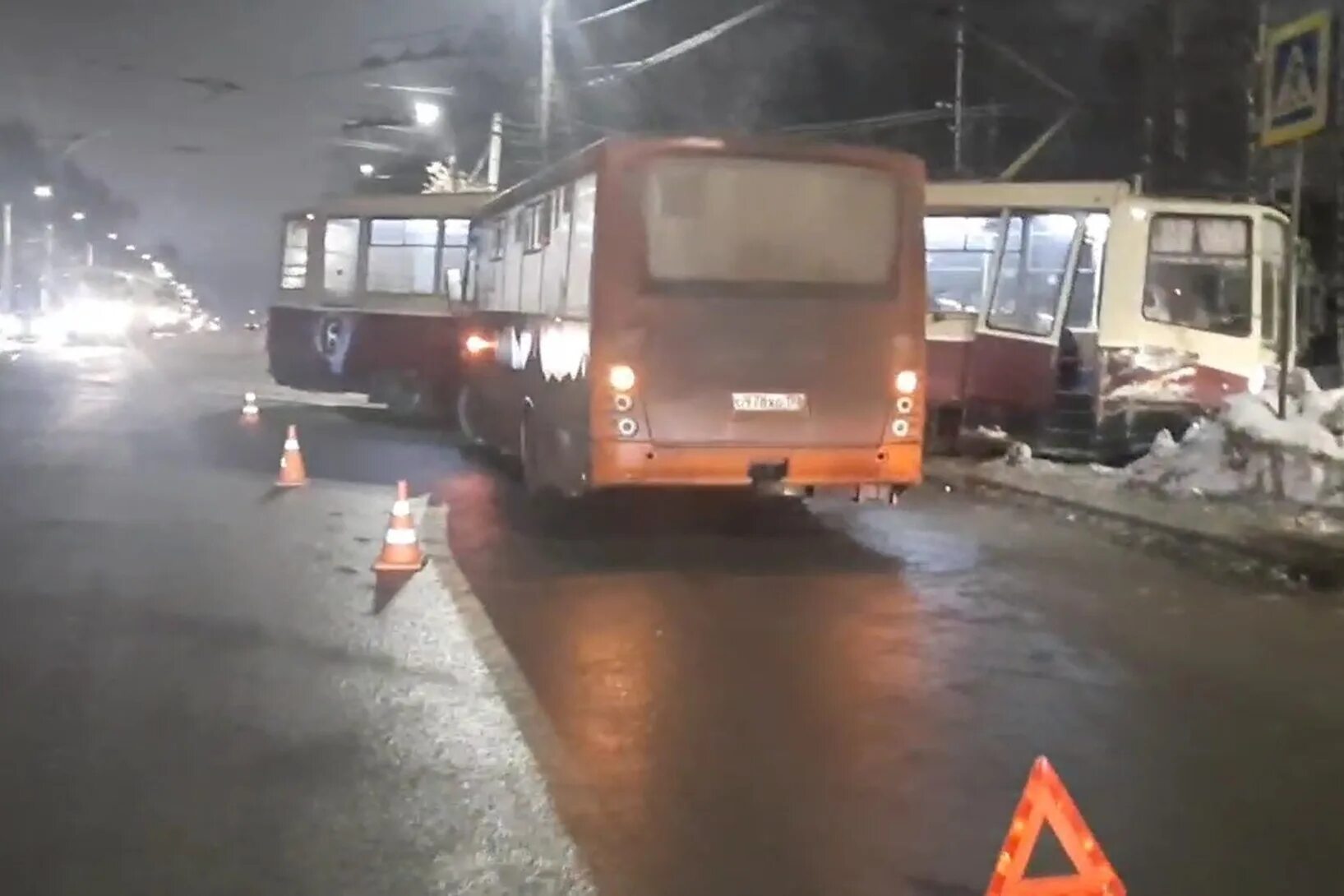 Дтп с трамваем нижний новгород. Трамвай номер 7 нижний новгород. Чп с трамваем в нижнем новгороде. Трамвай нижний новгород 6 и 7. Трамвай.