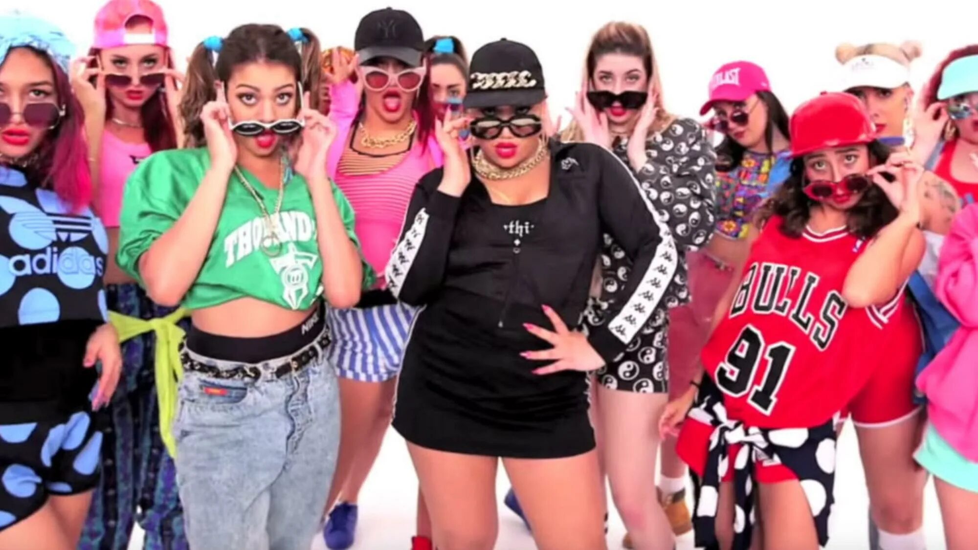 Мадонна в клипе sorry. Клип sorry me. Justin bieber sorry gif. Sorry justin bieber танцовщицы. Lmfao party rock.