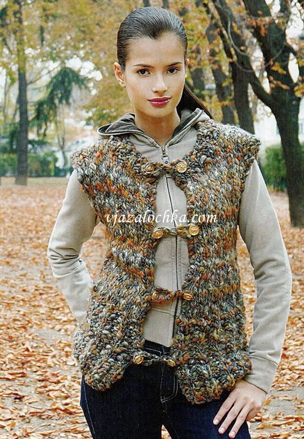 безрукавка из толстой пряжи. пряжа для жилетки. вязаная безрукавка из пряжи. вязаный жилет крупной вязки. жилет из крупной пряжи.