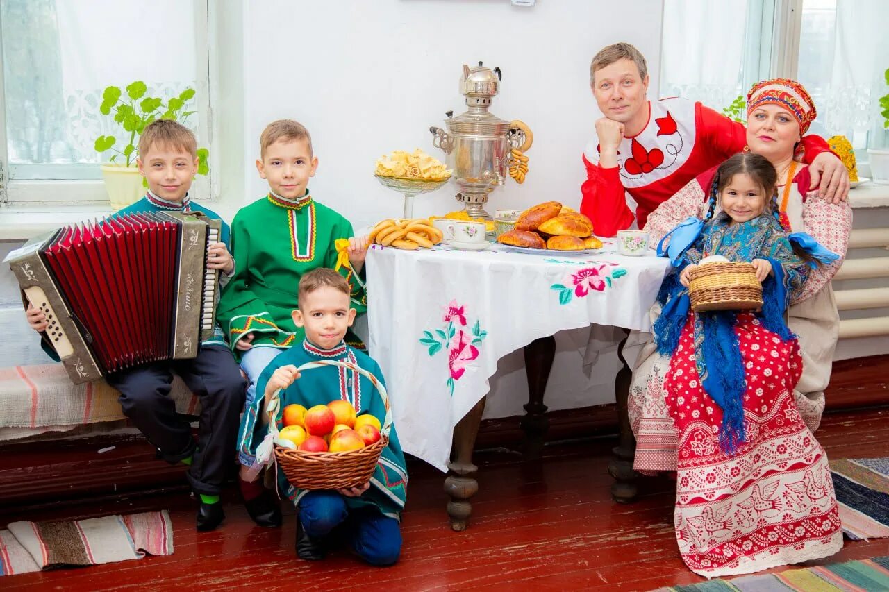 Многодетная семья в кузбассе. Фотоконкурс семья. фотоконкурс музыкальная семья. фотоконкурс моя семья. семьи кузбасса.