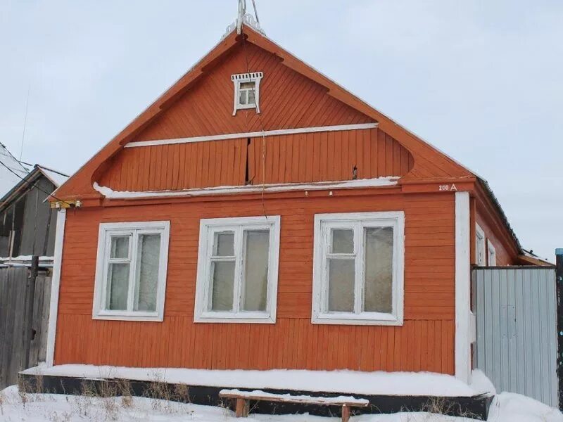 Авито продам дом цветов. Сенполия узамбарская фиалка на подоконнике. Сенполия фиалкоцветная белая. Авито комнатные растения. Ртищево ветхий дом.