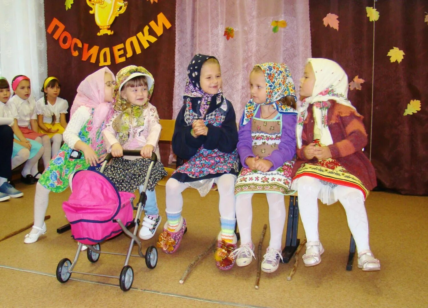 танец бабушки старушки в детском саду. бабушки старушки сценка в детском саду. танец бабушек в садике. сценка для бабушек в детском саду. сценка бабушек в детском саду.