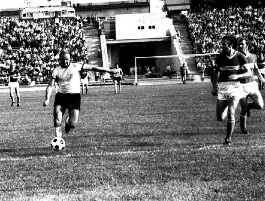 Командующий югв 1984. Зенит ленинград чемпион ссср 1984. 11 1984. Календарь 1975 года. Плохие оценки в тетради.