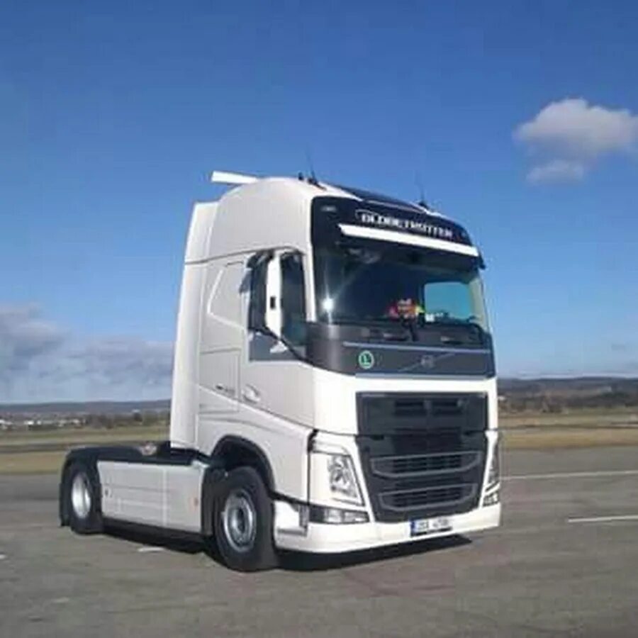 Вольво фш управление. Volvo fh16 белая. Вольво ФШ 16 новая. Вольво fh16 евро 6. Volvo FH euro4.