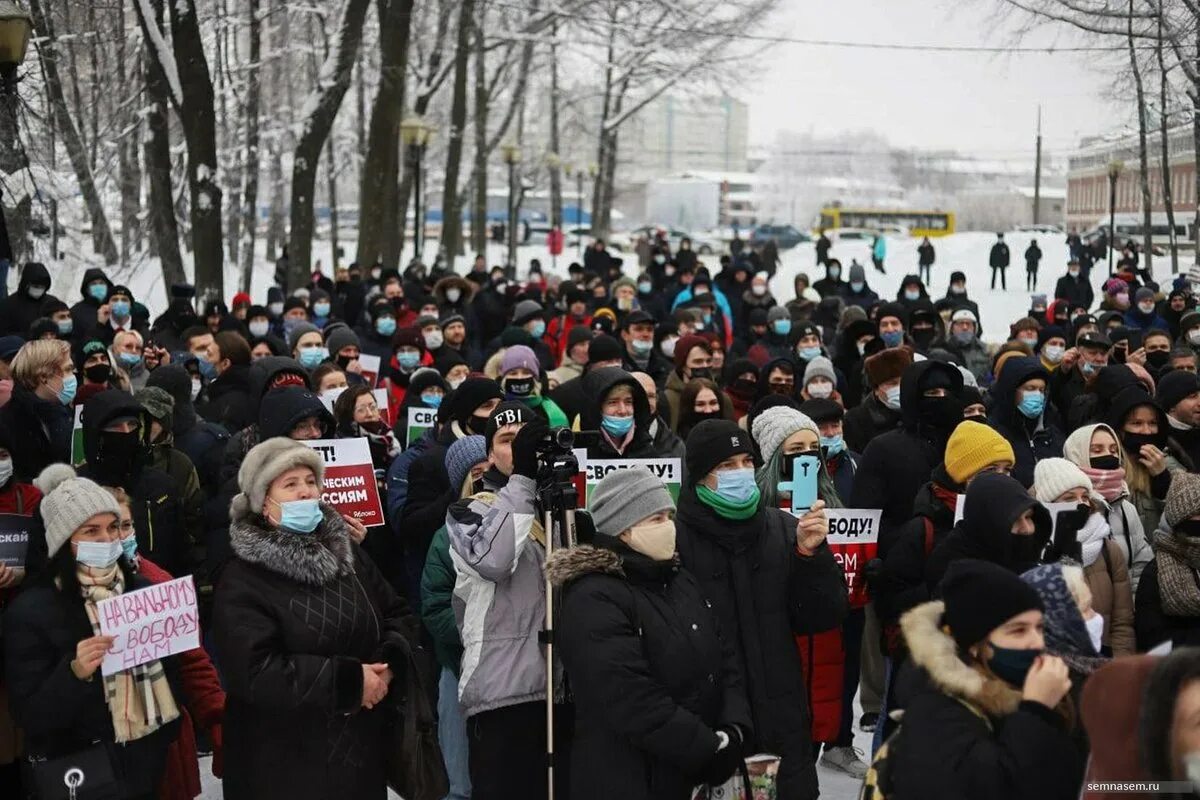 Статус митинг. Митинг зимой. митинг протеста. митинг навального 23 января 2025 саратов. митинги в регионах россии.