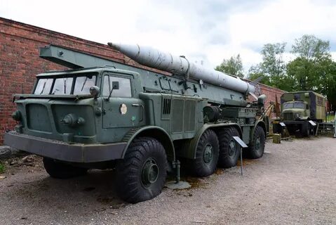 Луна м