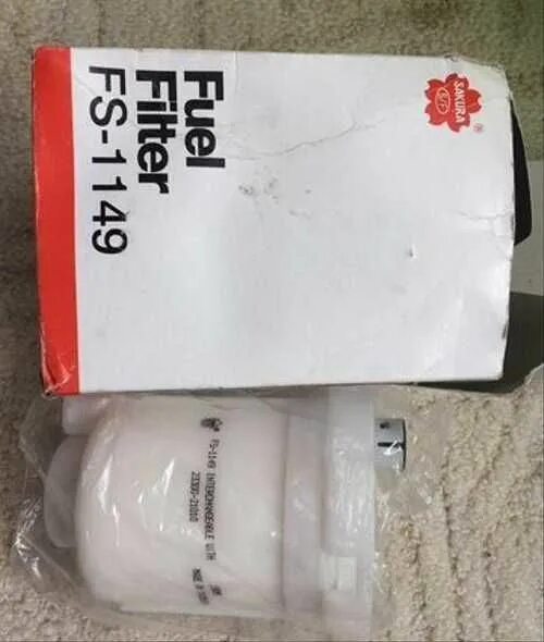 Топливный фильтр тойота королла 120 кузов. Фильтр бензиновый тойота королла 120. Toyota corolla 120 топливный фильтр. Топливный фильтр королла 120. Замена топливного фильтра corolla 120.