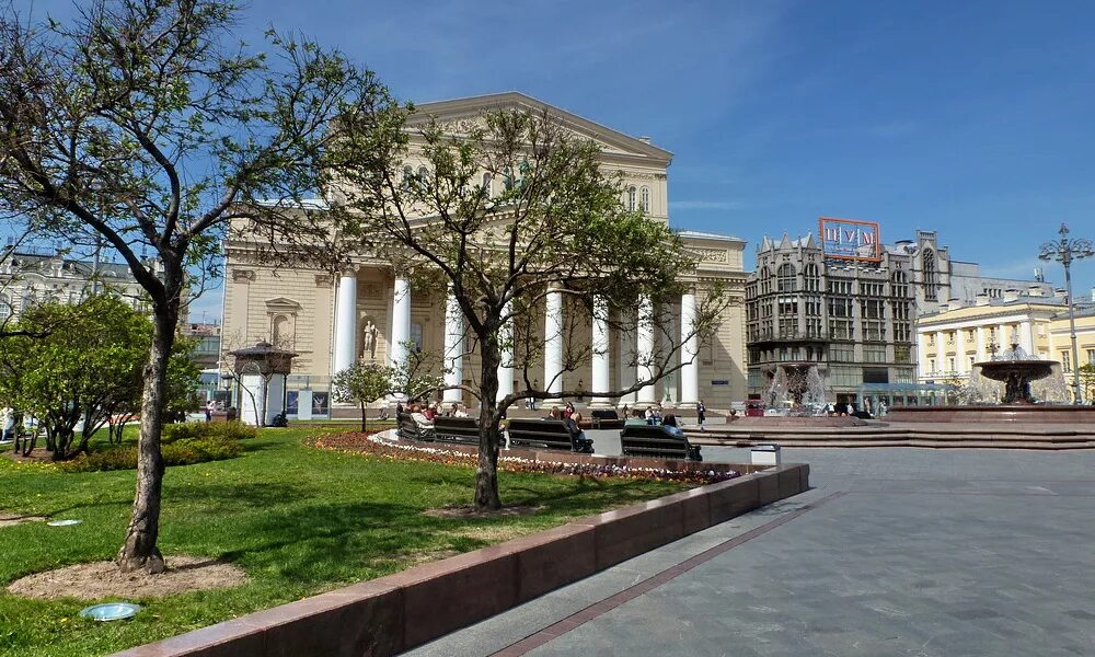 Театральная площадь какой район москвы. Театральная площадь Москва. Сквер у большого театра в Москве. Большой театр площадь. Площадь перед театром.