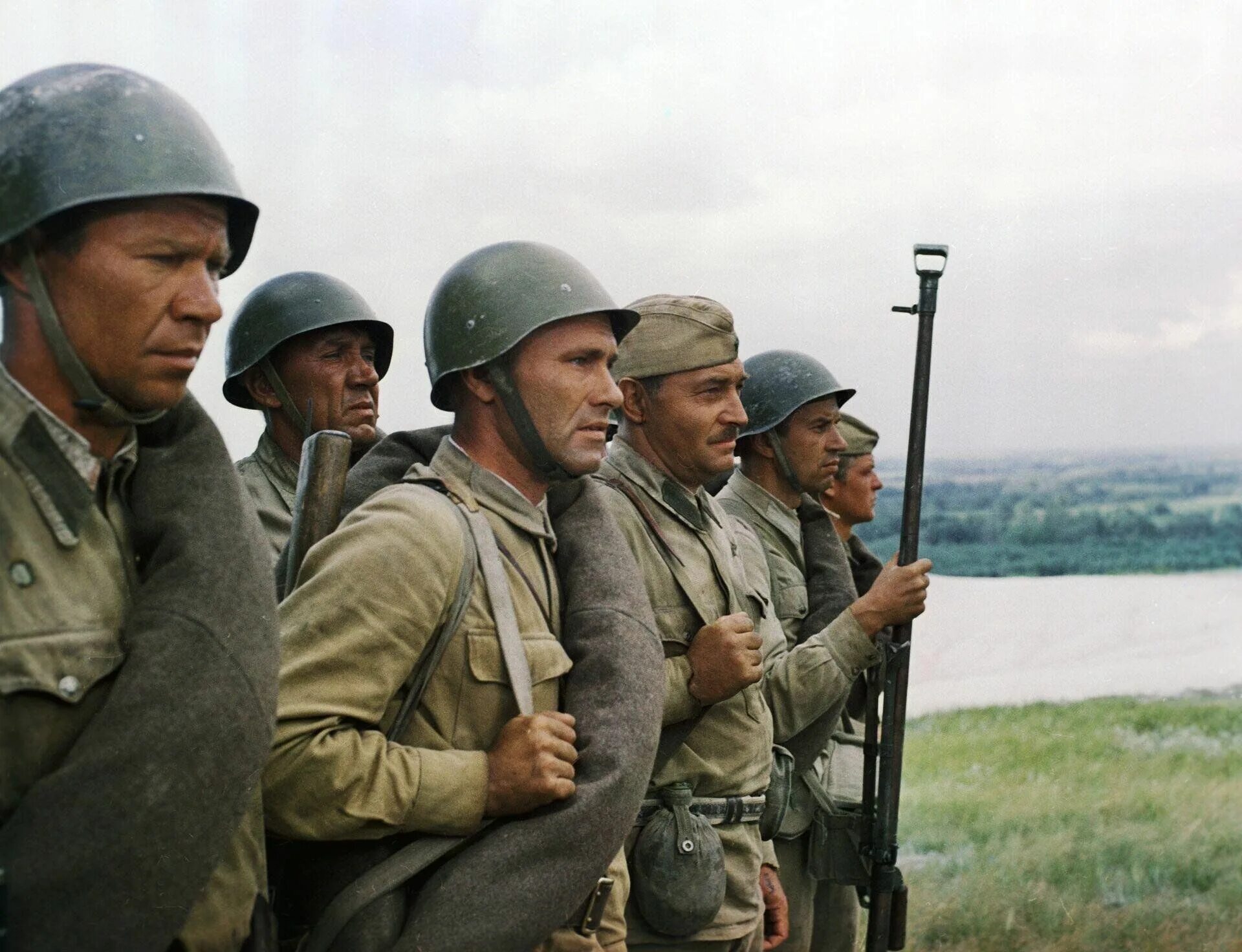 Они сражались. Они сражались за родину фильм 1975. сергей бондарчук они сражались за родину. сергей бондарчук в фильме они сражались за родину. шукшин они сражались за родину.