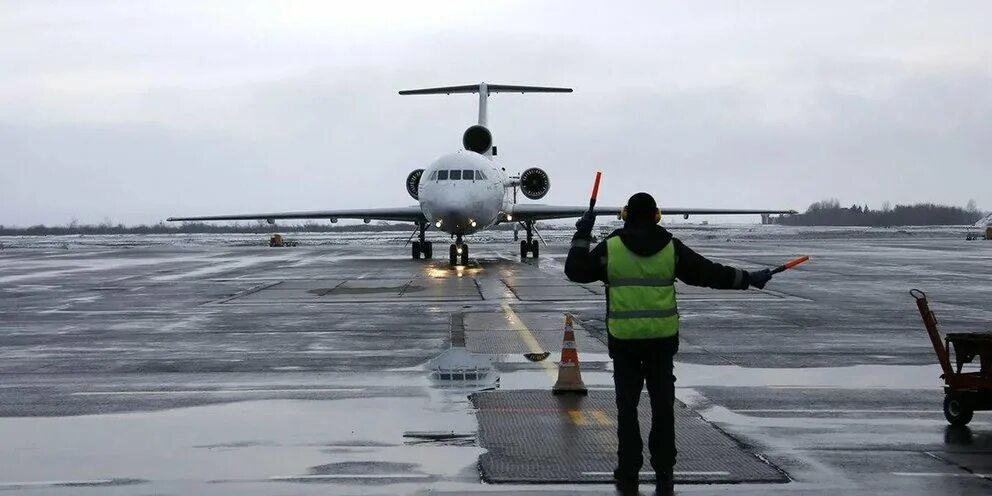 Полет на самолете уфа. Самолет ночью. Сибайский аэропорт. Самолет летает в Уфе. Самолеты с Ямбурга.