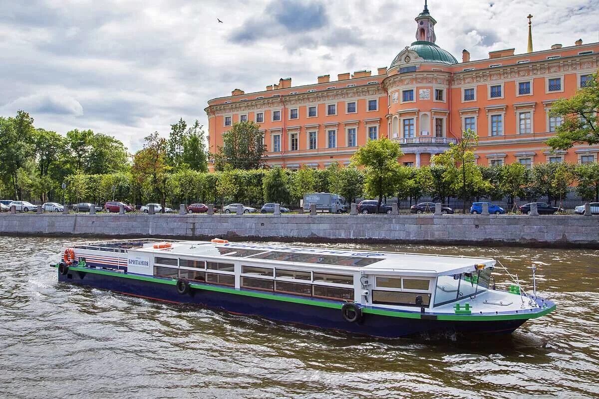 Теплоход петербург экскурсия. Речные прогулки по неве в санкт-петербурге. теплоход северная венеция санкт-петербург. теплоход британия спб. прогулка на теплоходе северная венеция.
