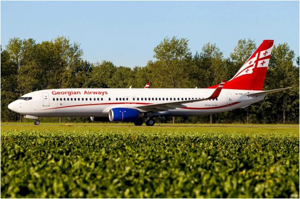 Самолет грузи. Аирзена грузинские авиалинии. Georgian Airways Boeing 737. Боинг 737 Georgian Airlines. Georgian Airways Тбилиси.