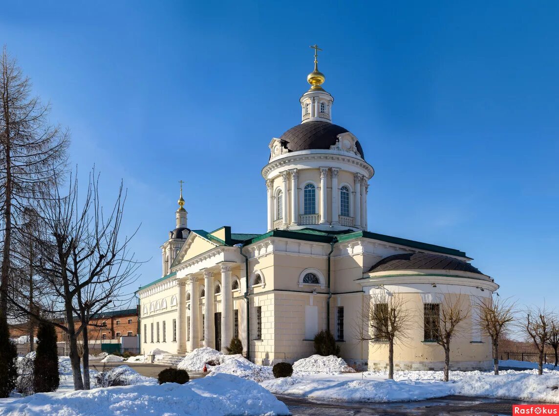 набережная у храма архангела михаила коломна. коломна храмы архангела. храм михаила архангела коломна. храмы михаила архангела в московской области. архангельский храм коломна.