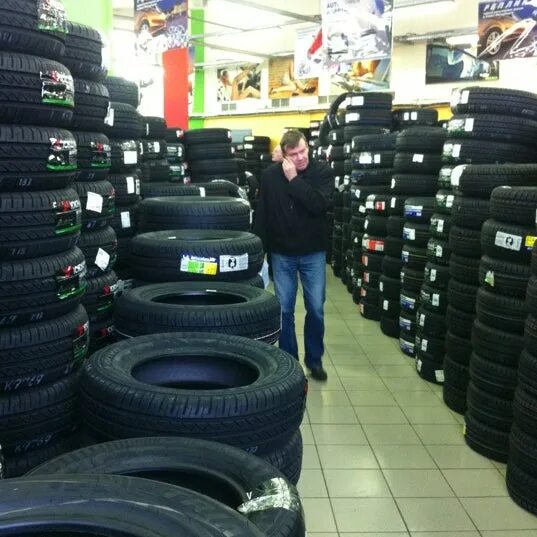 Магазин колесо на ленинском. Колеса санкт петербург. Магазин шин. Магазин шины диски. Магазин дисков для авто санкт петербургск.