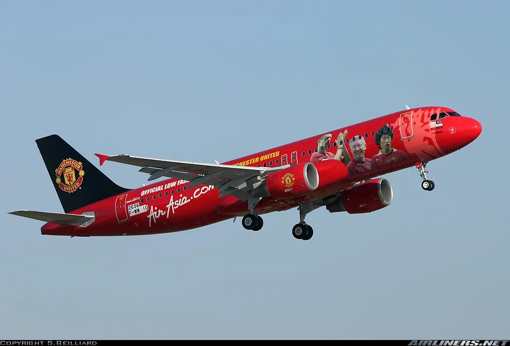 A321-211 аэрофлот. Airbus a321 аэрофлот. Самолет манчестер. Самолет манчестер. Манчестер самолет.