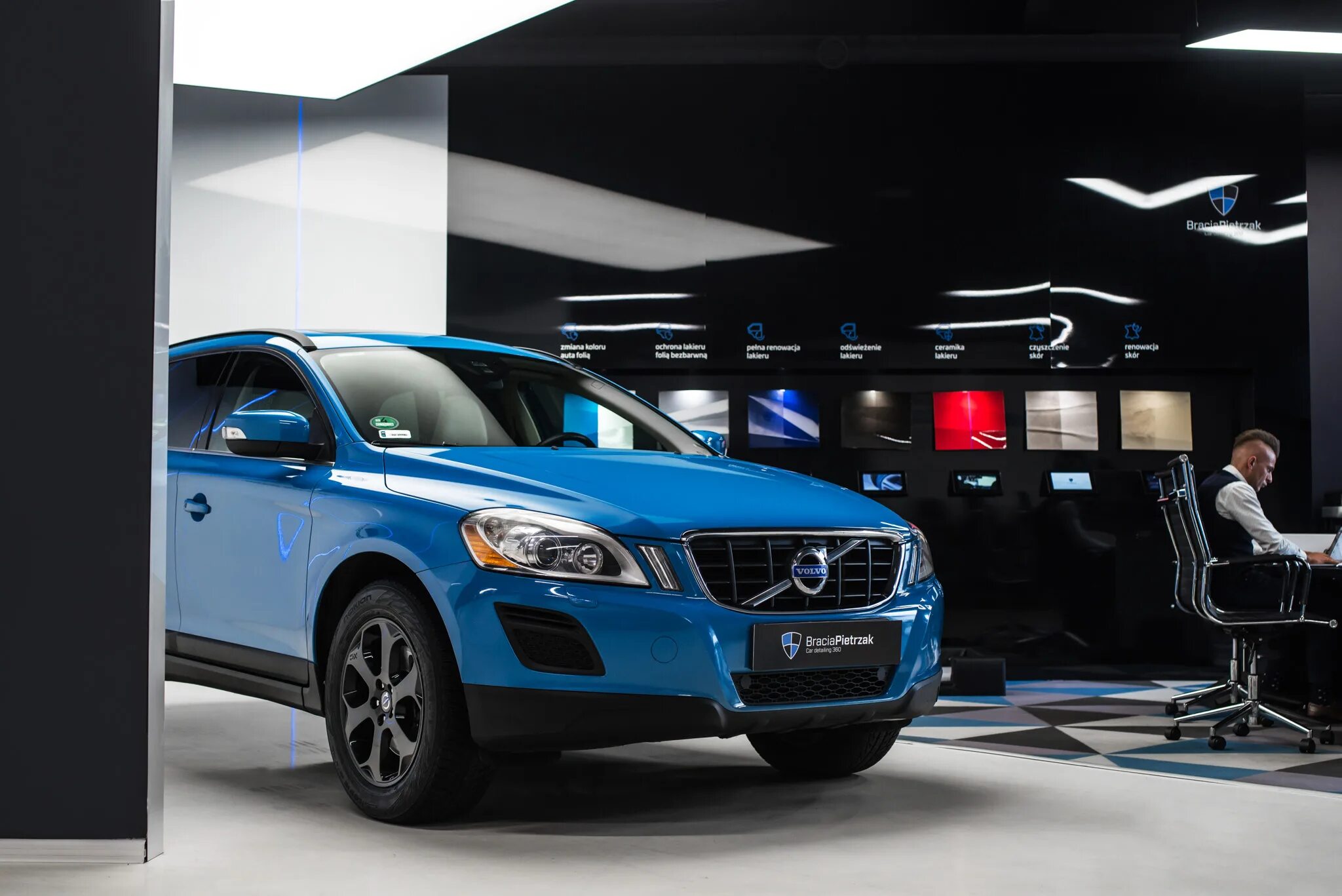 Volvo xc60 поколения. Volvo xc60 Ixion. Вольво xc60 голубая. Вольво хс60 синяя. Кан Вольво xc60.