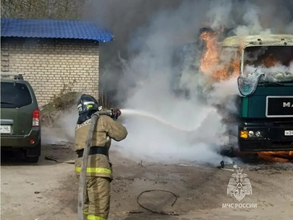 Машина мчс. Железногорск курская область что горит. Железногорск курская область что горит. Пожарные железногорск курская. Пожар на сентюрева в железногорске курской на 15 января.
