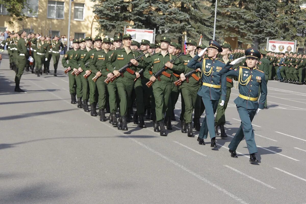 Вас им буденного. Военная Академия Буденного Санкт-Петербург. Военная Академия связи имени с. м. будённого. Военная Академия связи имени Буденного Питер. Военная форма Академия связи имени Буденного.