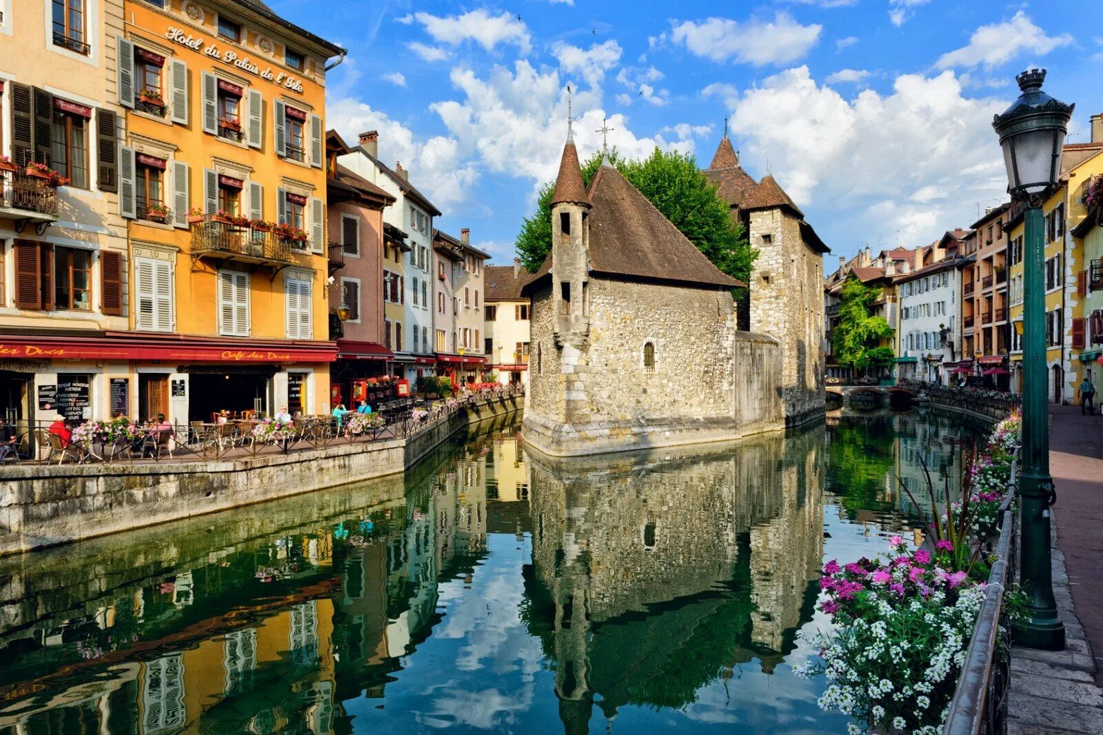 Самые красивые старые города. Франция. Анси. Анси Швейцария. Анси Франция каналы. Аннеси Франция.