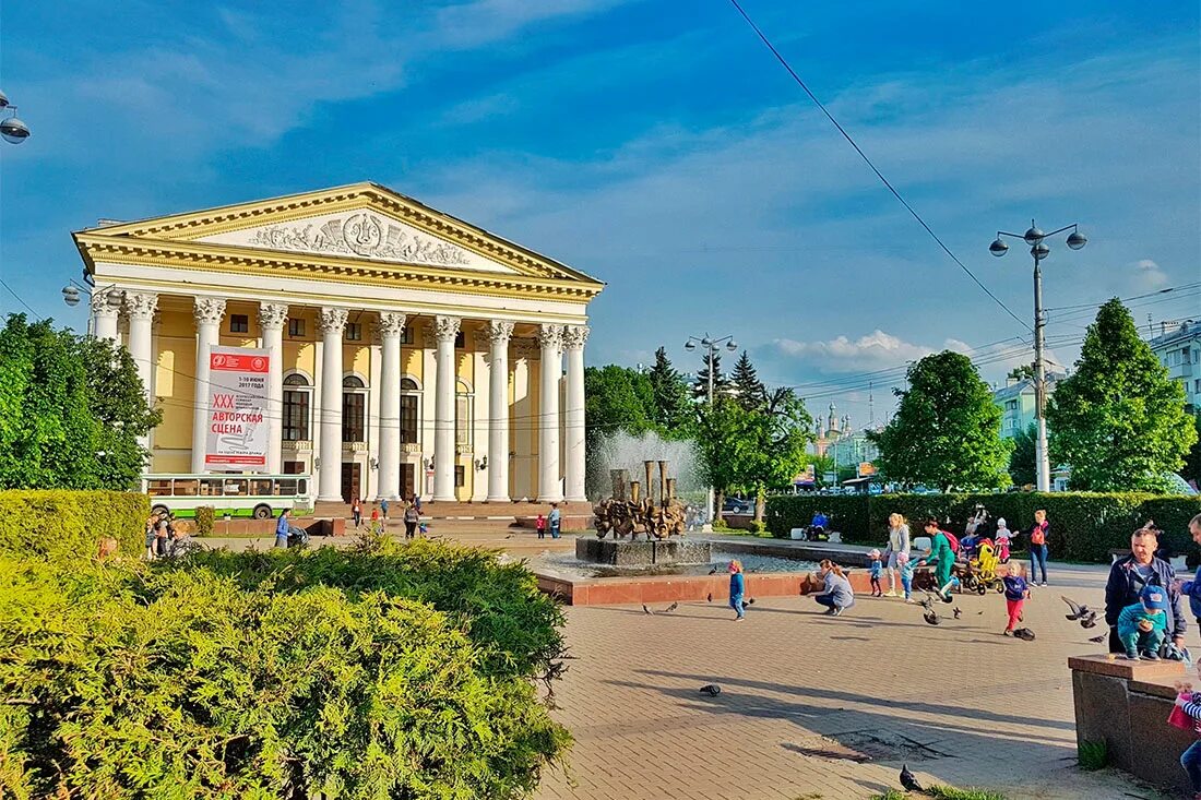 Театральная площадь рязань. Рязанский областной театр драмы. Театральная площадь 7а рязань. Гаук театр рязань. Театральная площадь рязань.