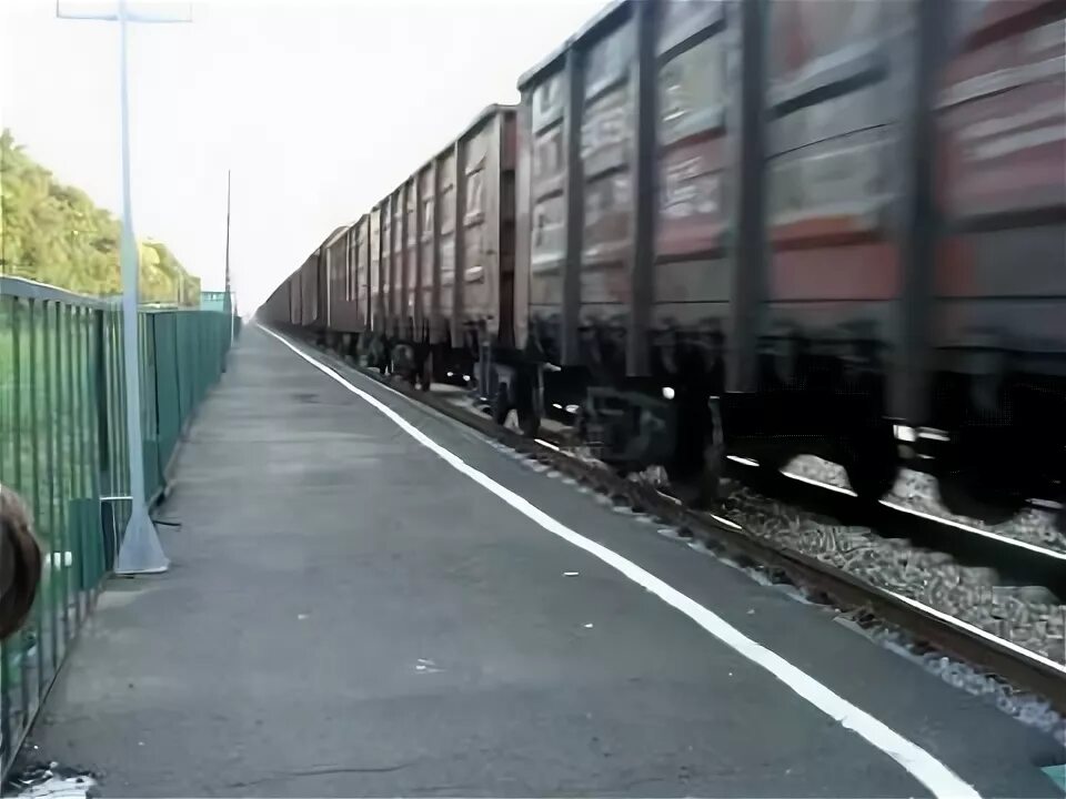 Как едет поезд видео. Поезд товарный едет. ехали в товарных вагонах фото. как едет грузовой поезд. sland стартовый набор &quot;товарный поезд&quot;, 843099.