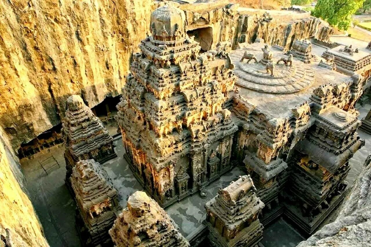 Самое древнее сооружение. Самое древнее сооружение. Кромлех стоунхендж. Самое древнее сооружение. Турция раскопки гёбекли-тепе.