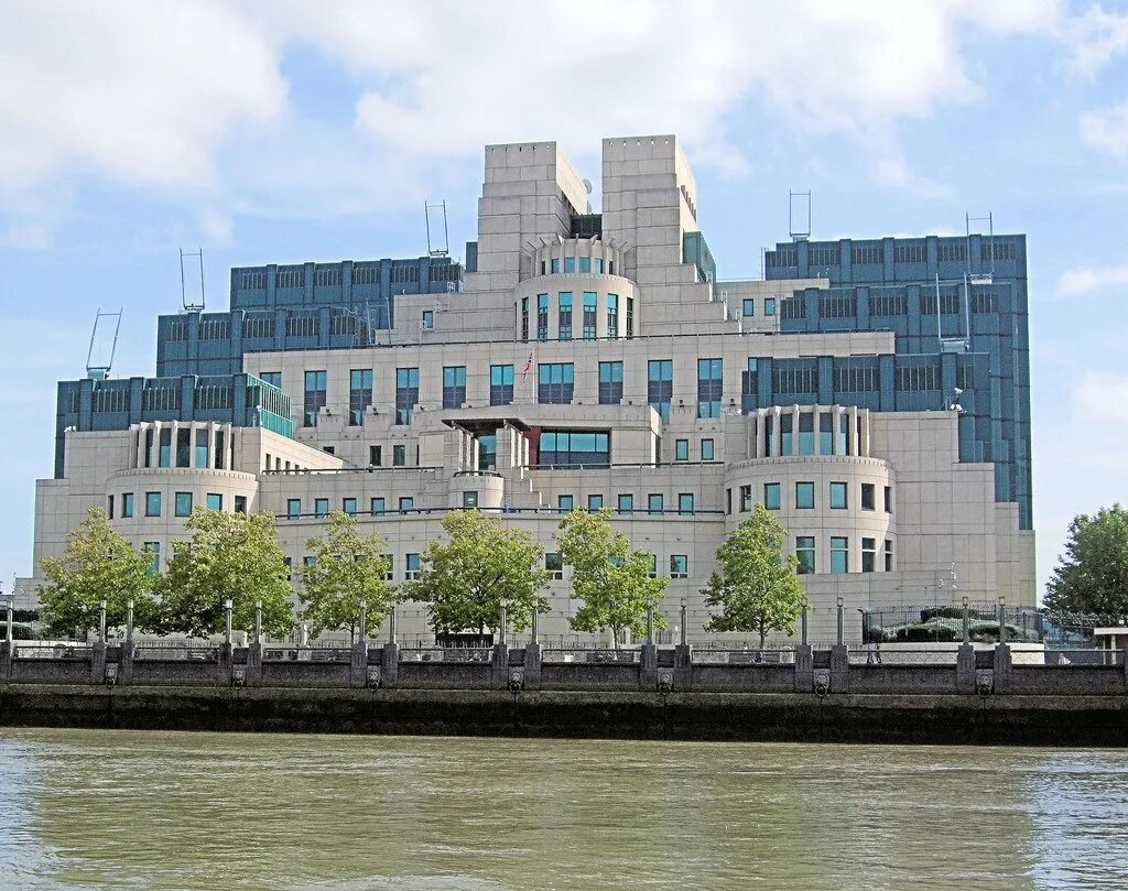 Британская ми 6. Здание mi6 в Лондоне. Здание британской разведки ми-6 в Лондоне. Штаб квартира ми 6 в Лондоне. Штаб квартира mi6.