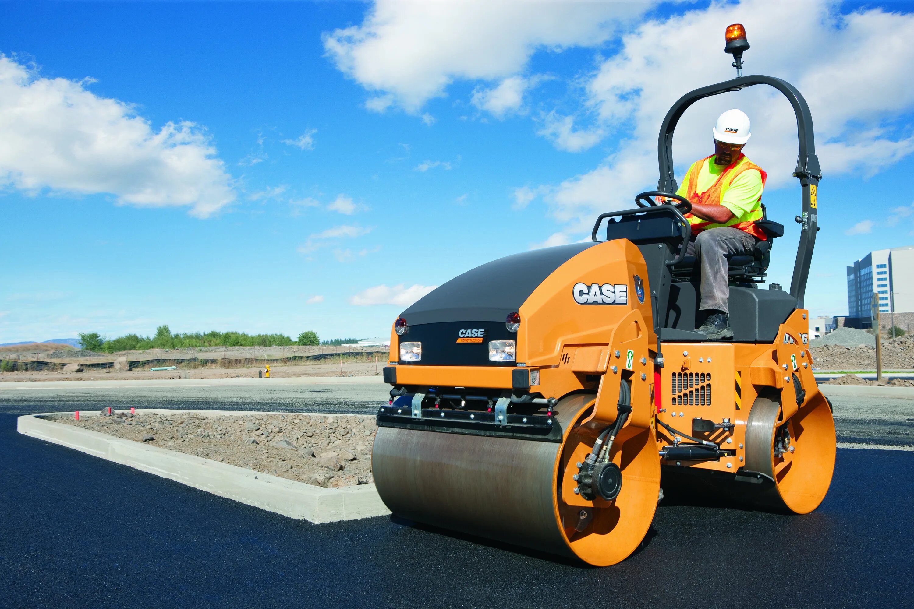 Машины для ремонта дорог. Укладчик Bomag 600. Асфальтовый каток Либхер. XCMG фреза укладчик каток. Асфальта укладчик.