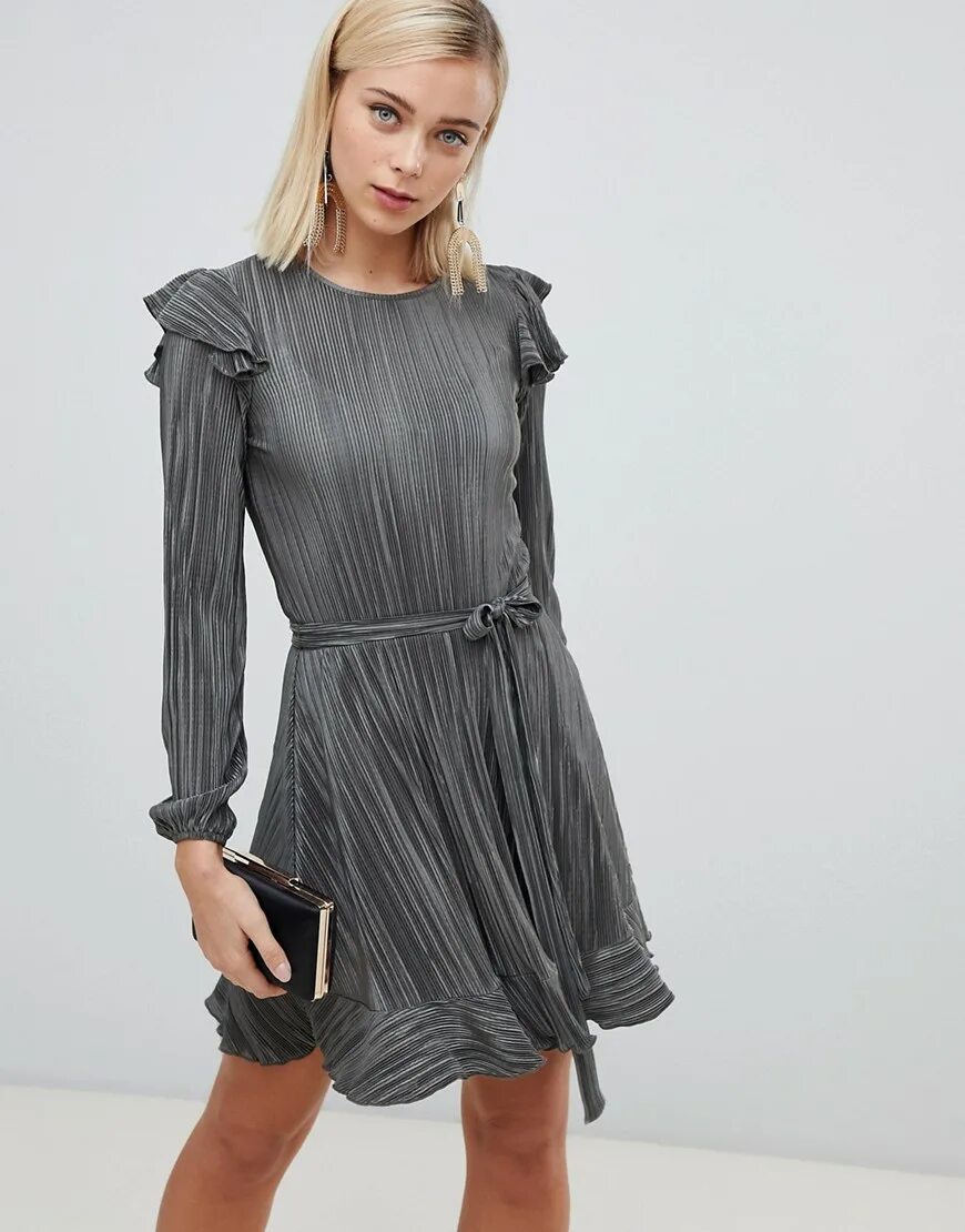 Летнее платье плиссе. Christopher kane платье плиссе. Вечернее платье плиссе. Платье плиссе. Платье гофре плиссе 2022 год.