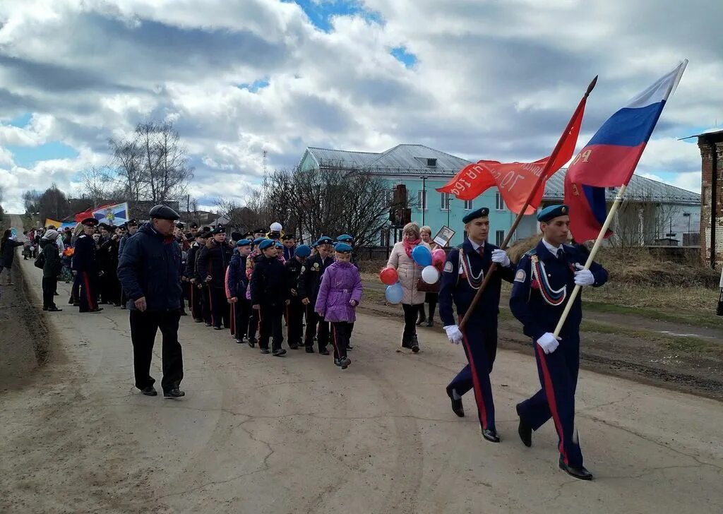 Погода в орде пермский край на 10. Возложение цветов 9 мая. Погода Ашап. Возложение цветов к памятнику 9 мая. Праздник в селе.