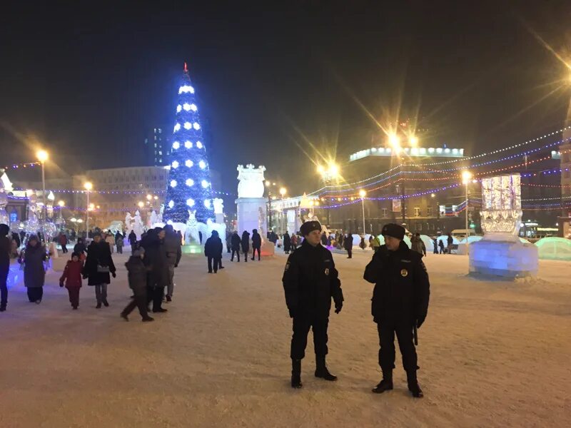 Новогодняя ночь в Челябинске. Челябинск в новогоднюю ночь z. Полиция Челябинск ночью. Челябинск обзор. Рен по челябинскому времени