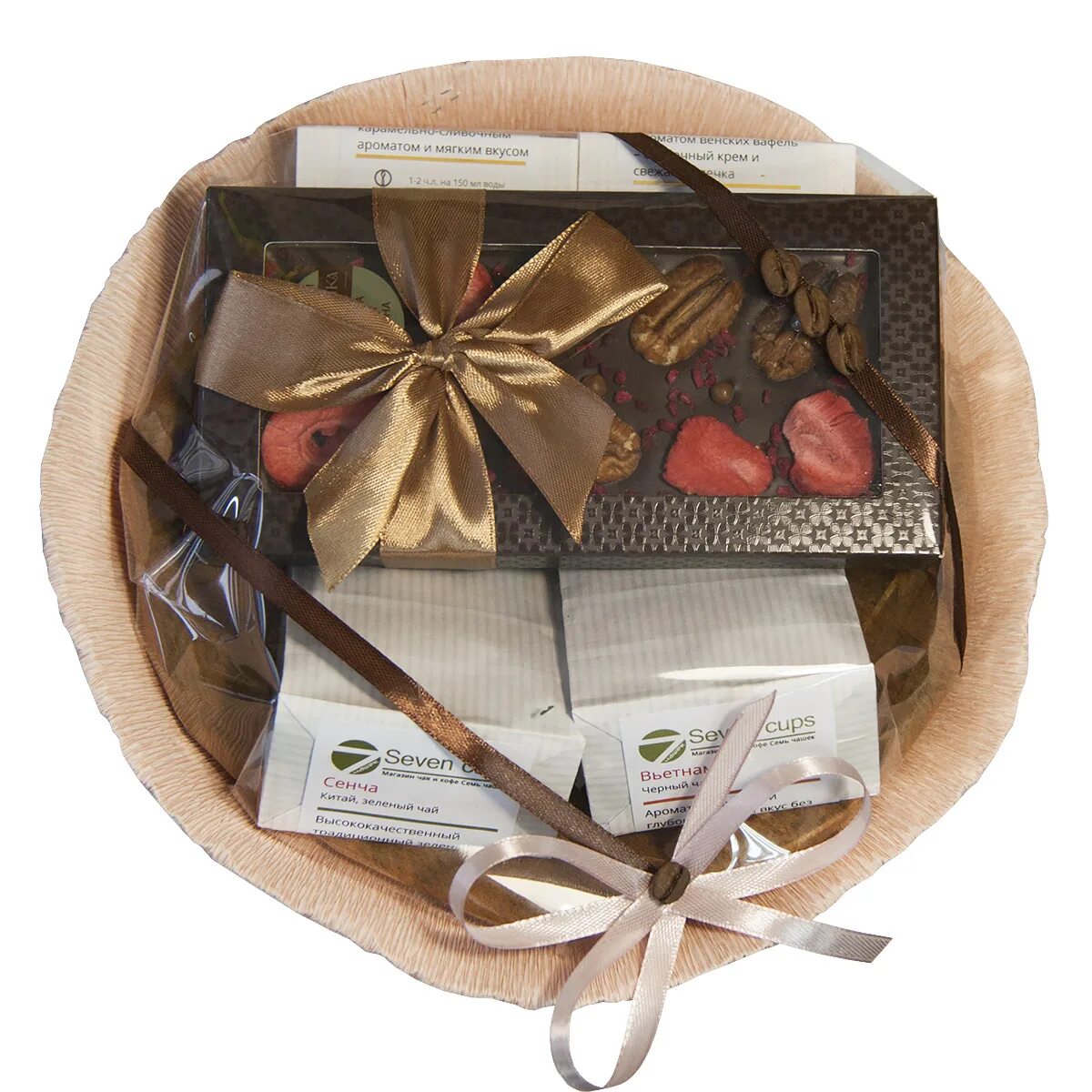 Как упаковать менажницу в подарок. Сухофрукты в корзинке в подарок. Подарок в слюде. Конфеты в коробке своими руками. Сухофрукты в подарок.