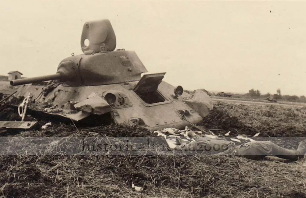 Подбитый Советский танк 1941. Подбитый танк Великая Отечественная. Подбитые советские танки