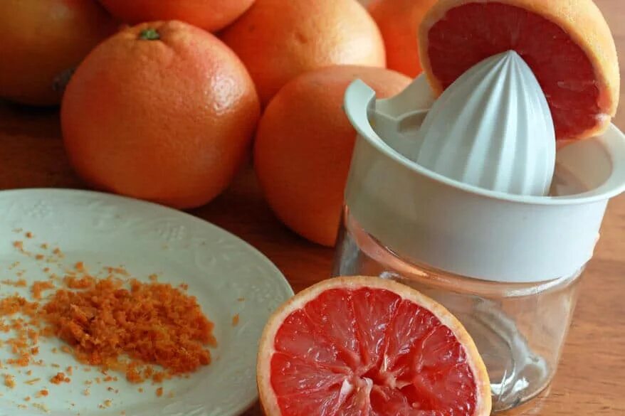 Грейпфрут свойства. Грейпфрутовый сок. Грейпфрут полезные свойства и противопоказания. Полезные свойства грейпфрута для организма. Грейпфрутовый сок чем чем полезен.
