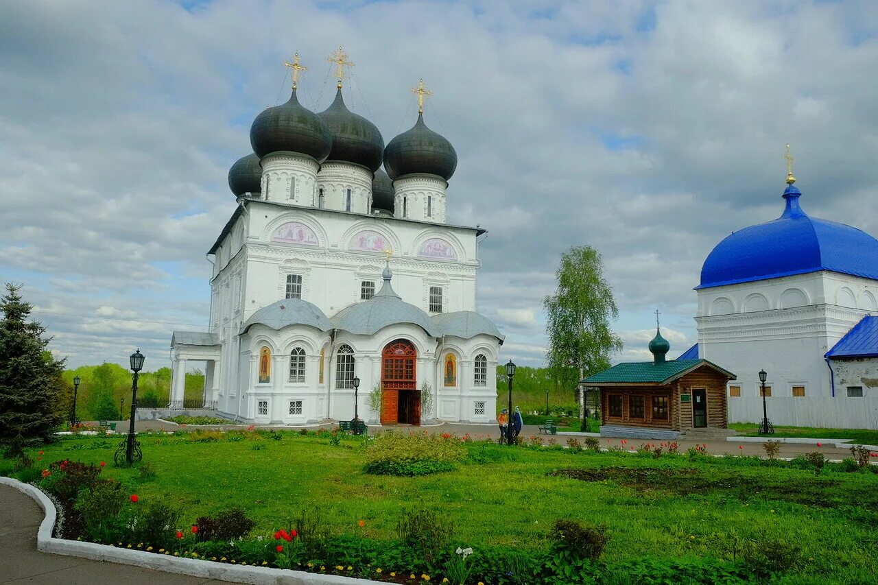 трифонов монастырь киров. монастыри города кирова. вятский успенский трифонов монастырь. преображенский женский монастырь киров фильмы. свято успенский трифонов монастырь киров.