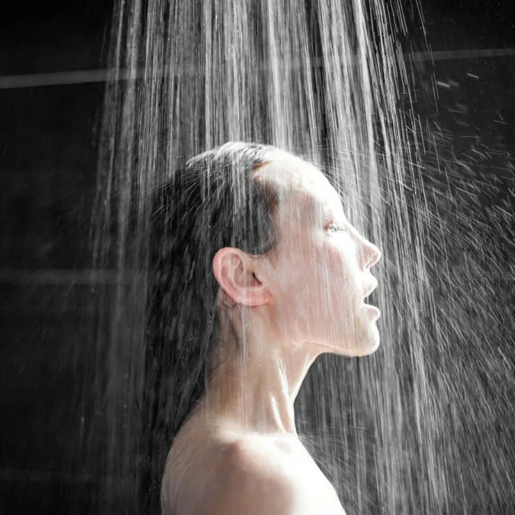 Холодная душа. Под душем. Холодный душ. Фотосессия под душем. Контрастный душ.
