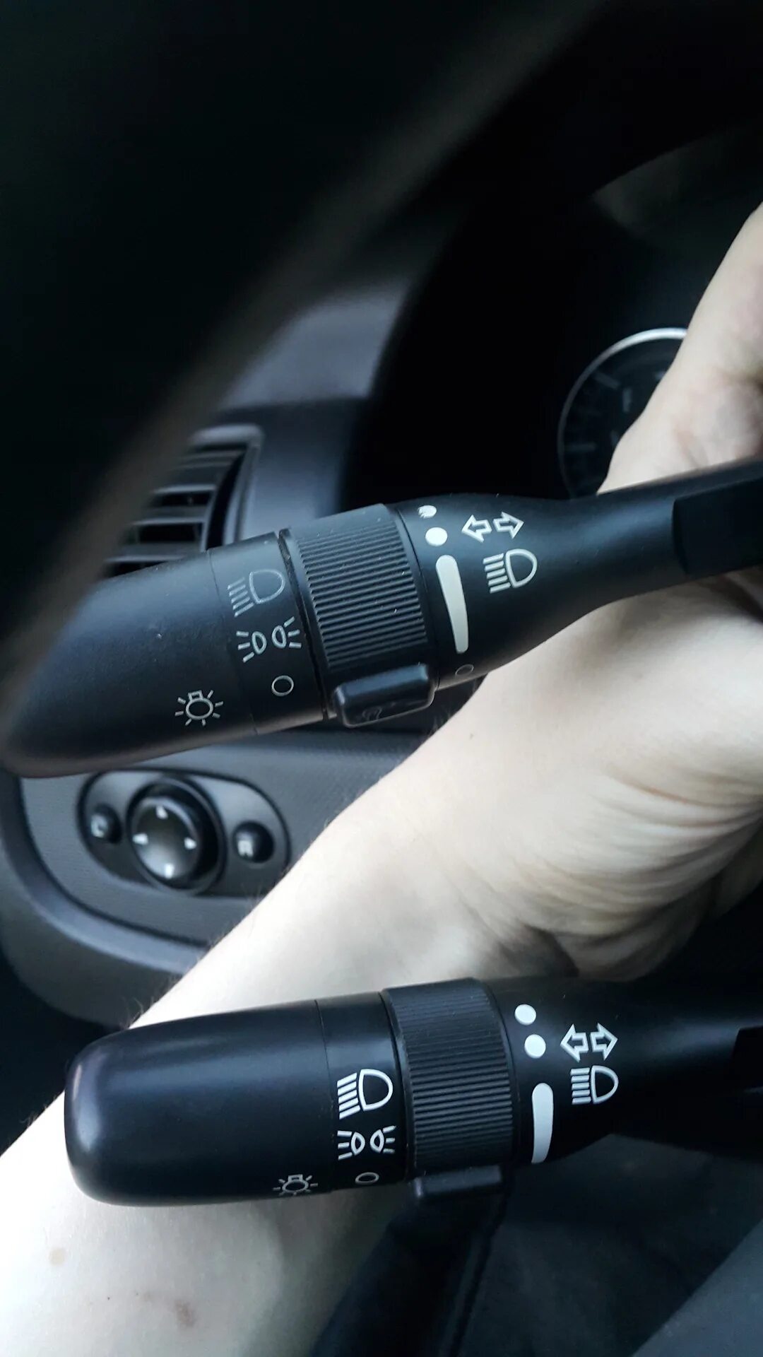 Как поменять подрулевой переключатель. Как поменять подрулевой переключатель. Как поменять подрулевой переключатель. Переключатель света мазда 3 бм. Как поменять подрулевой переключатель.