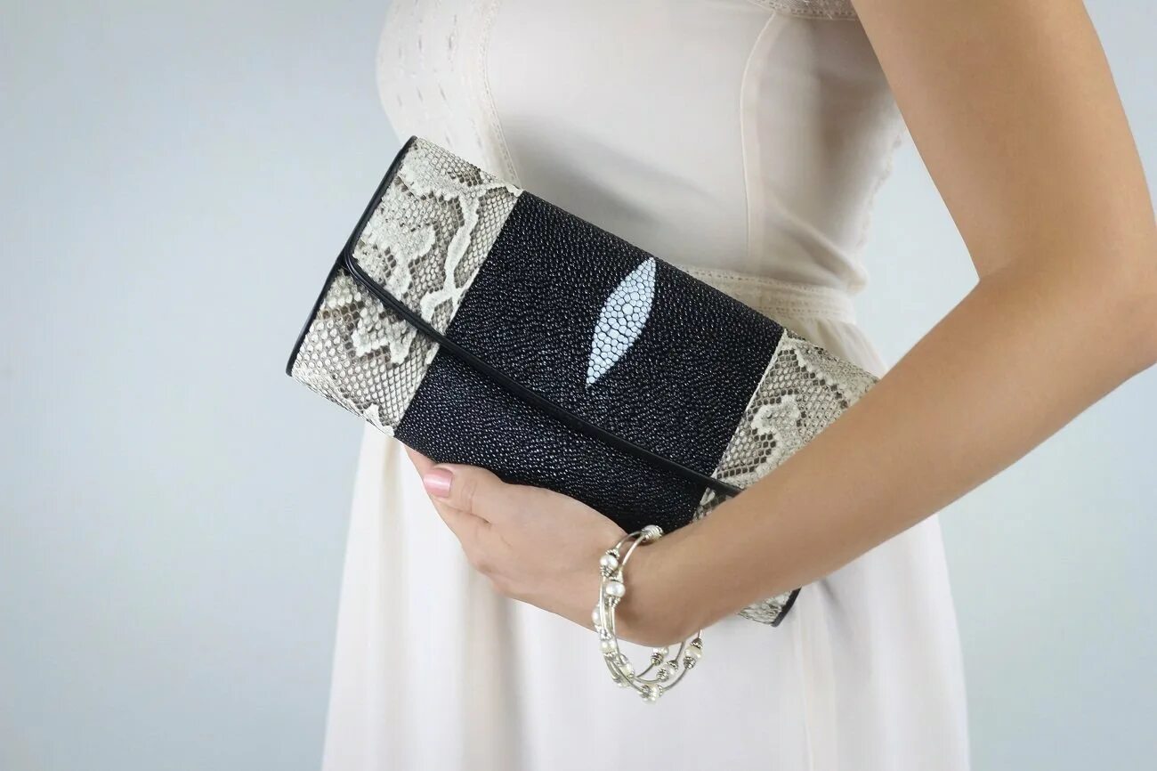 Клатч что это. Клатч e178072. Клатч e178084. Клатч Chain Clutch Bag. Стильная сумочка клатч.