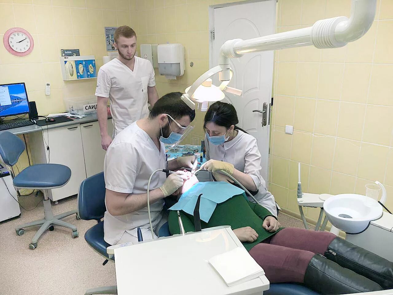 Стоматологическая клиника 24. Стоматологическая круглосуточная стоматологическая. Ночной стоматолог. Ночная стоматология в Москве.