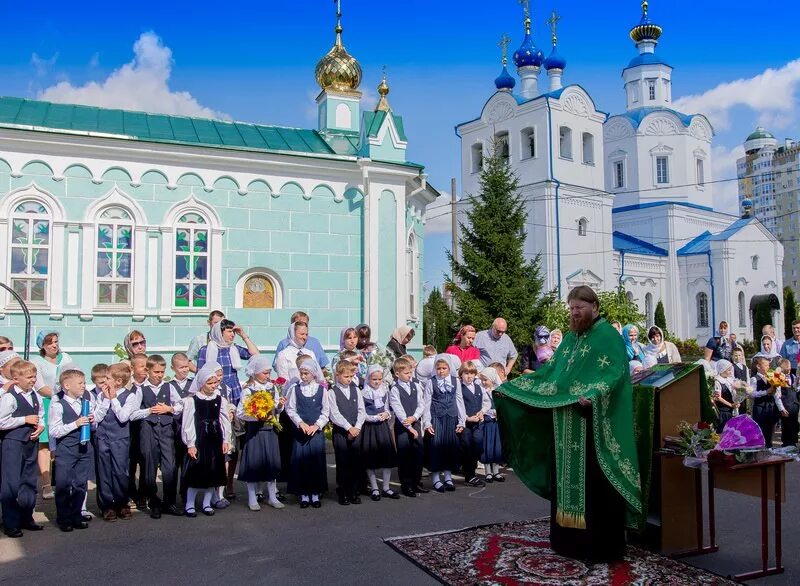 Православные гимназии города. Православная гимназия Орел Кукши. Православная гимназия во имя святителя Николая Чудотворца Сургут. Боровская православная гимназия. Храм к православной гимназии в Орле.