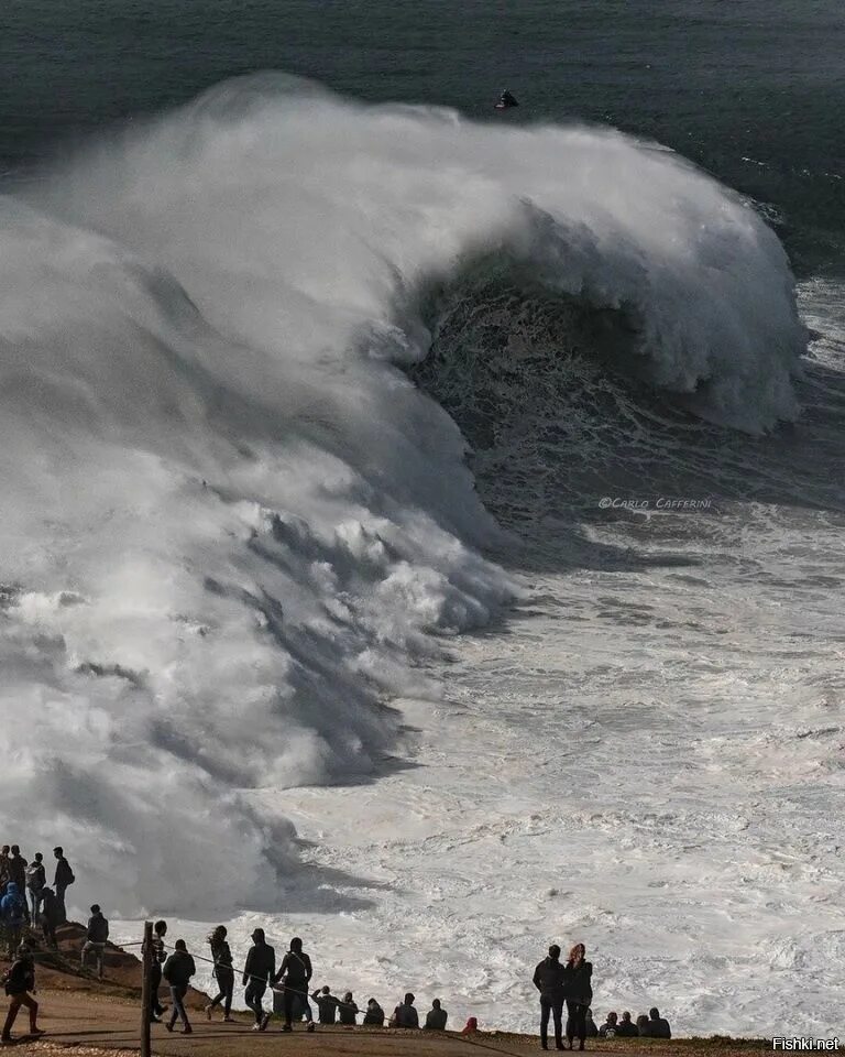 Назаре Португалия волны. Каньон Назаре Португалия. Португалия волны 30 метров. Видимые волны в воздухе